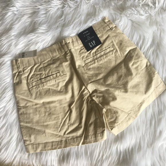 NWT Women  Uniform Petite Gap 5'' Mid Rise Khaki Shorts with Washwell™ - Picture 3 of 3